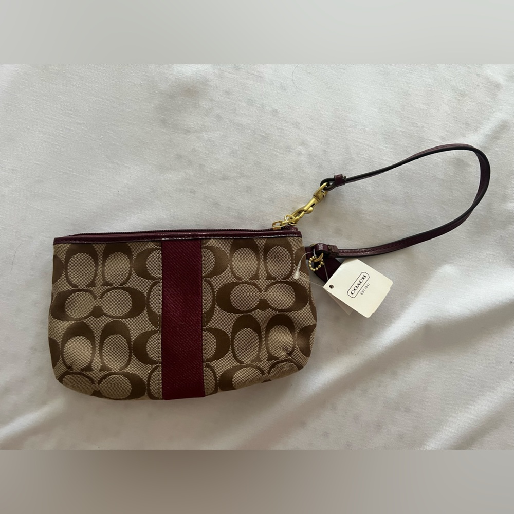 Coach medium wristlet NWT